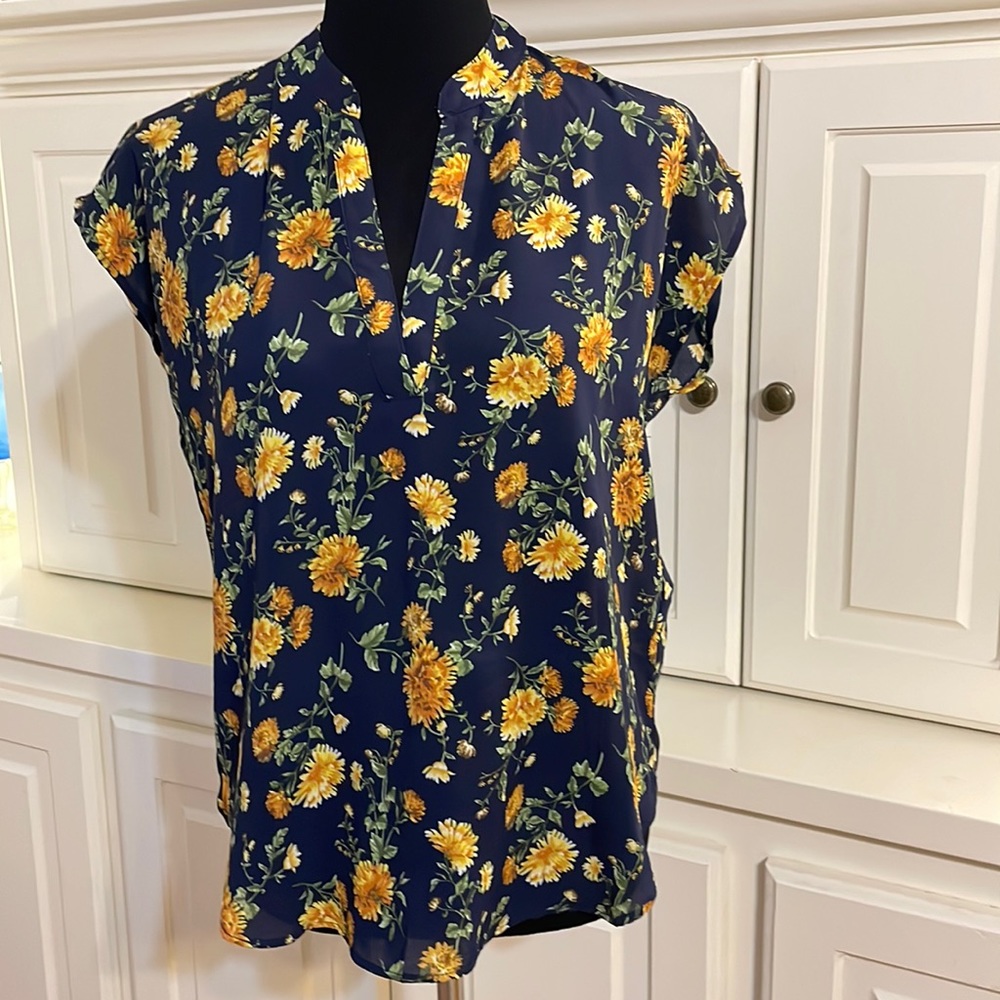 FOREVER 21 navy blue with yellow flowers blouse. Size small. Brand new condition
